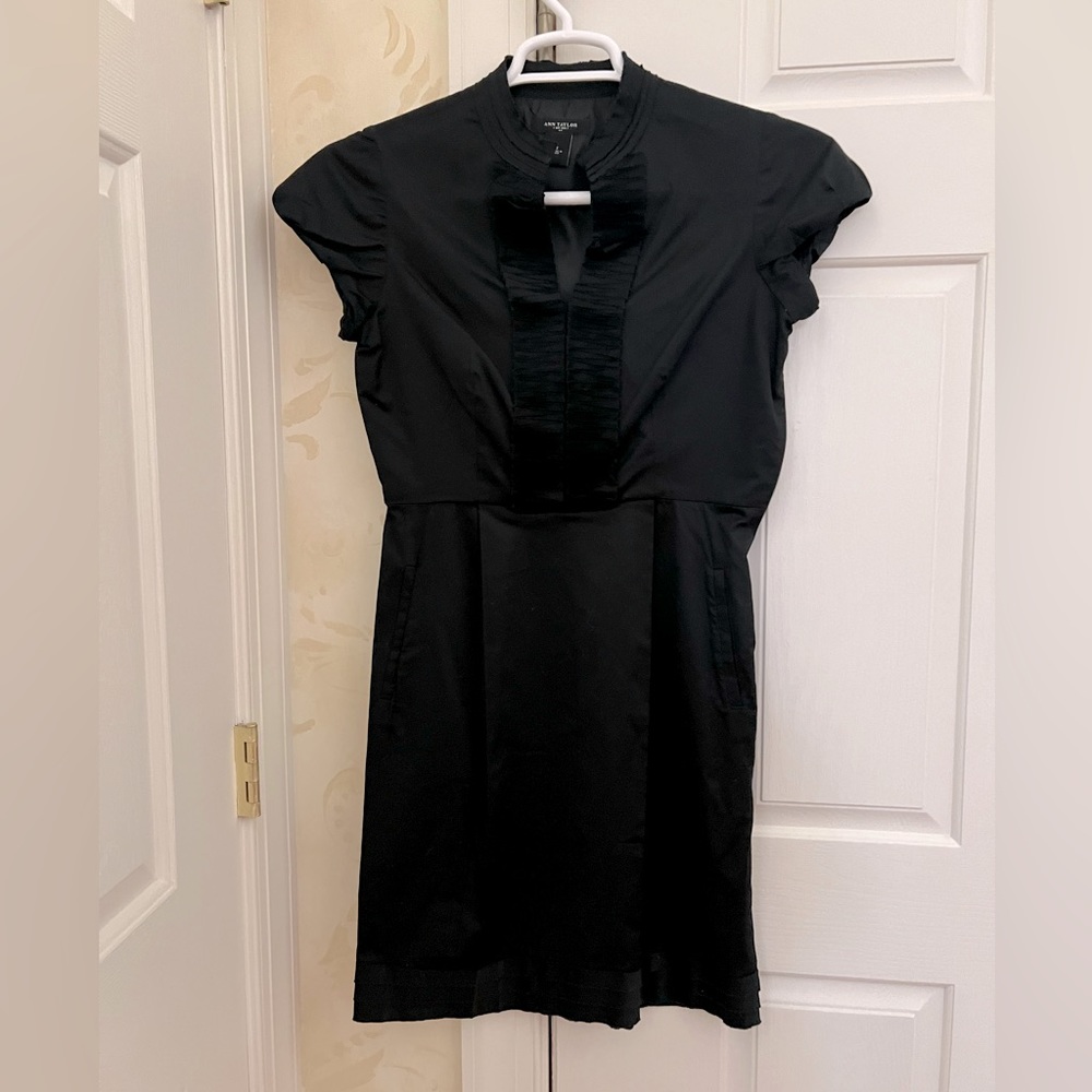 Ann Taylor Short Sleeve Black Dress